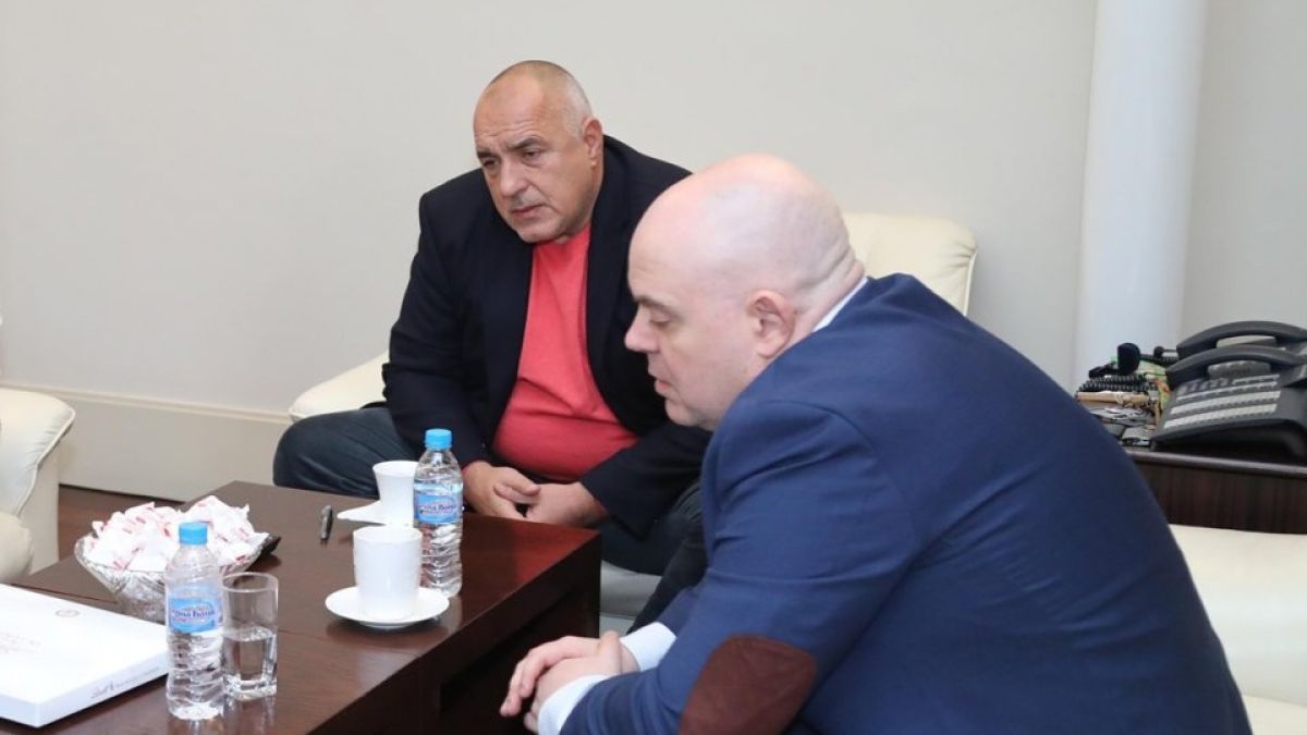 Гешев с горещи новини за Борисов: Три пъти дава обяснения пред разследващите за...