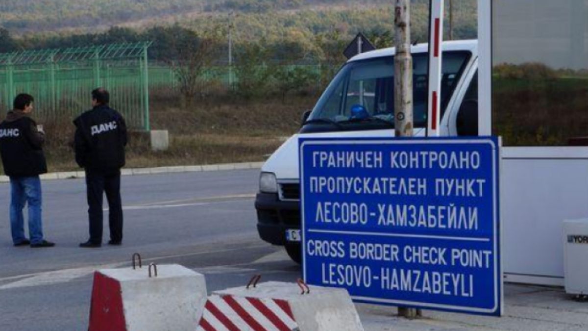 Внимание: Измамници "таксуват" туристи по турската граница!