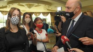 Кметът на Поморие разобличи хулещата България Клеър Дейли и поиска тя да... 