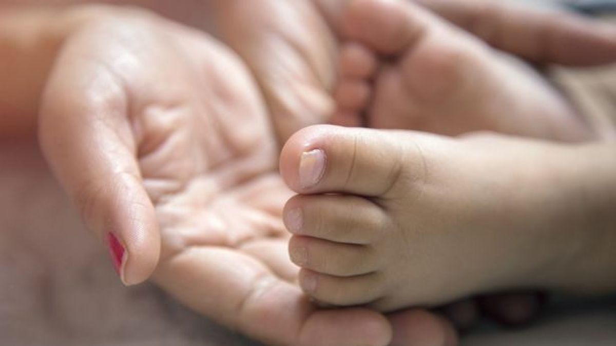 Потрес във Флорида: Малолетен изнасили новородено, а родителите снимат