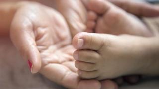 Потрес във Флорида: Малолетен изнасили новородено, а родителите снимат