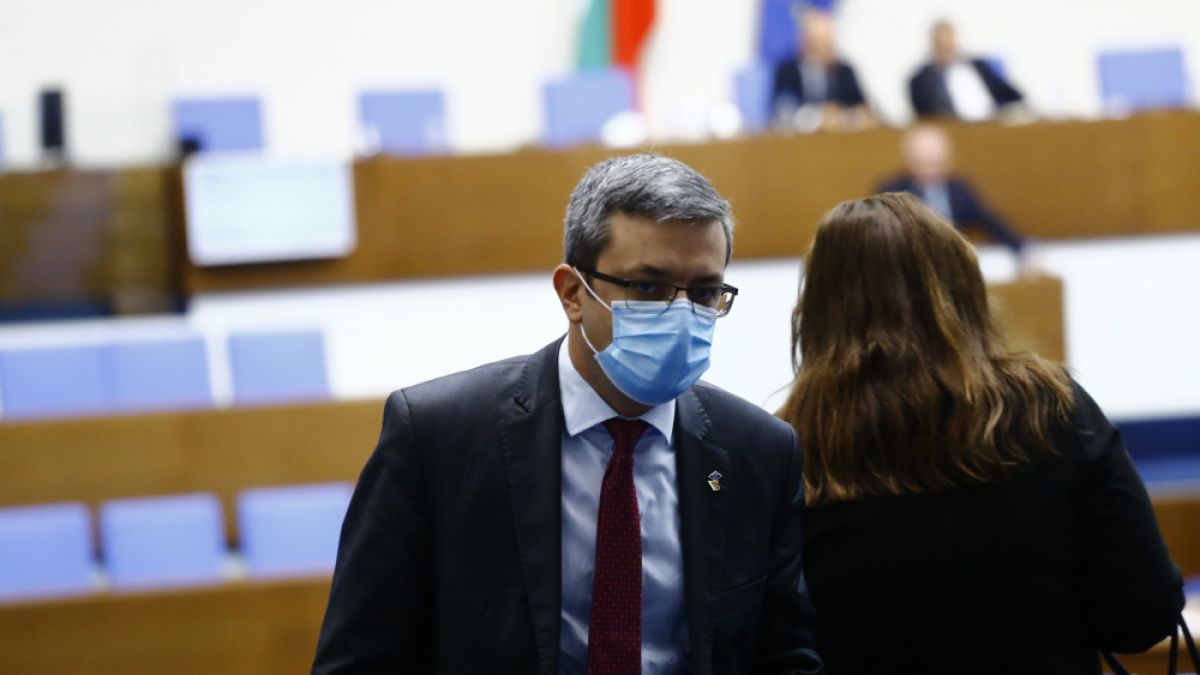 Биков посочи какво ще се случи в НС, ако Нинова направи правителство