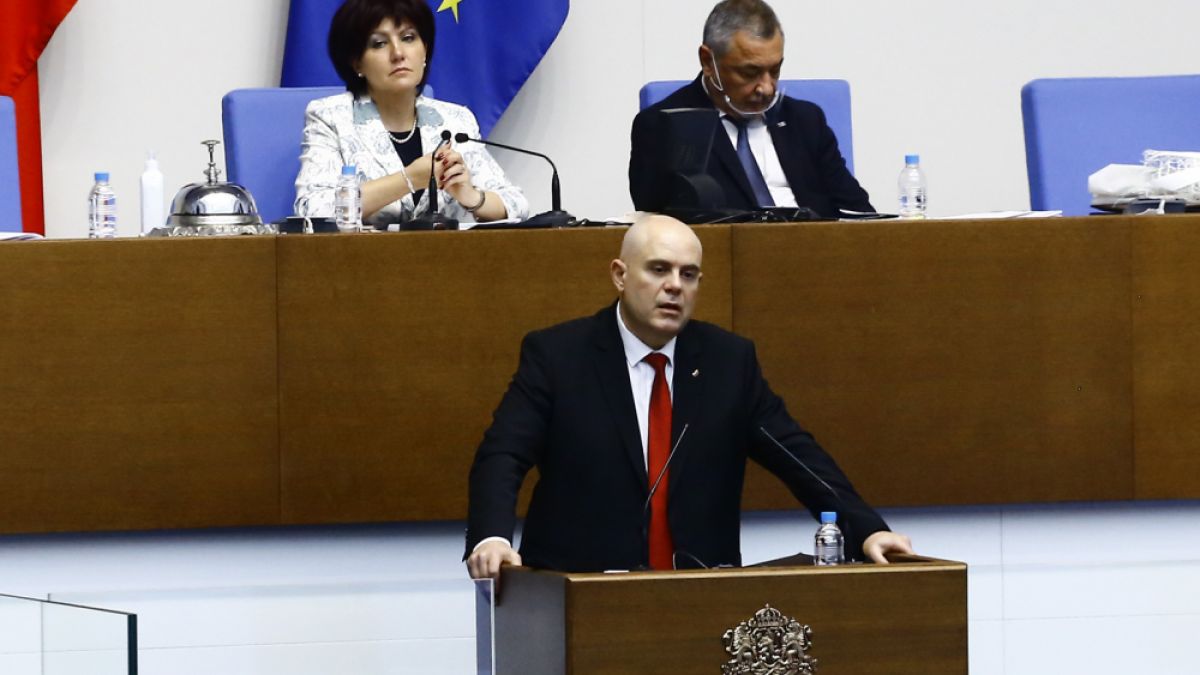 КС: „Разследващият“ главния прокурор е противоконституционен