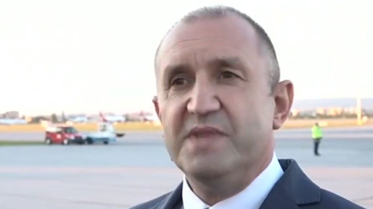 Радев показа теста си за COVID-19 и обяви...  ВИДЕО