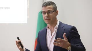 Шефът на Националното радио, отразяващо активно протестите, хвърли оставка 