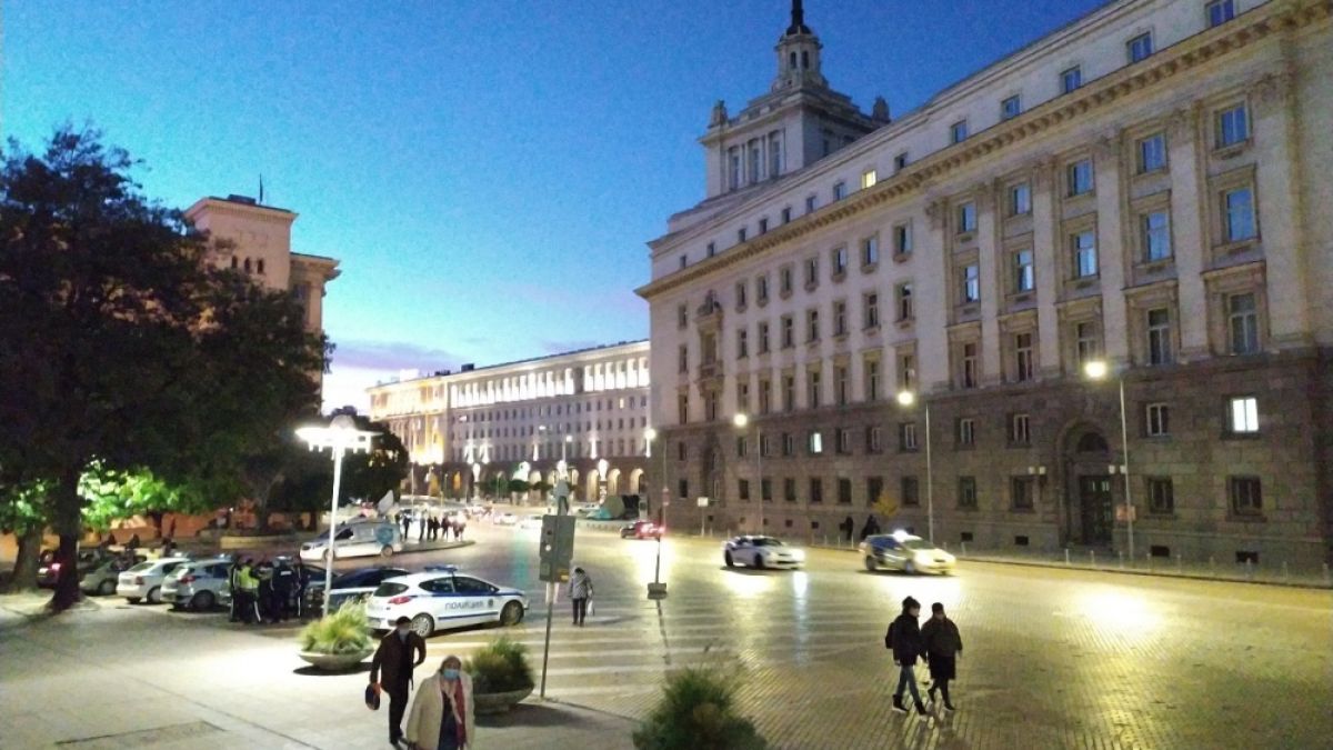 Три протеста, но без хора, тероризират столичани СНИМКИ