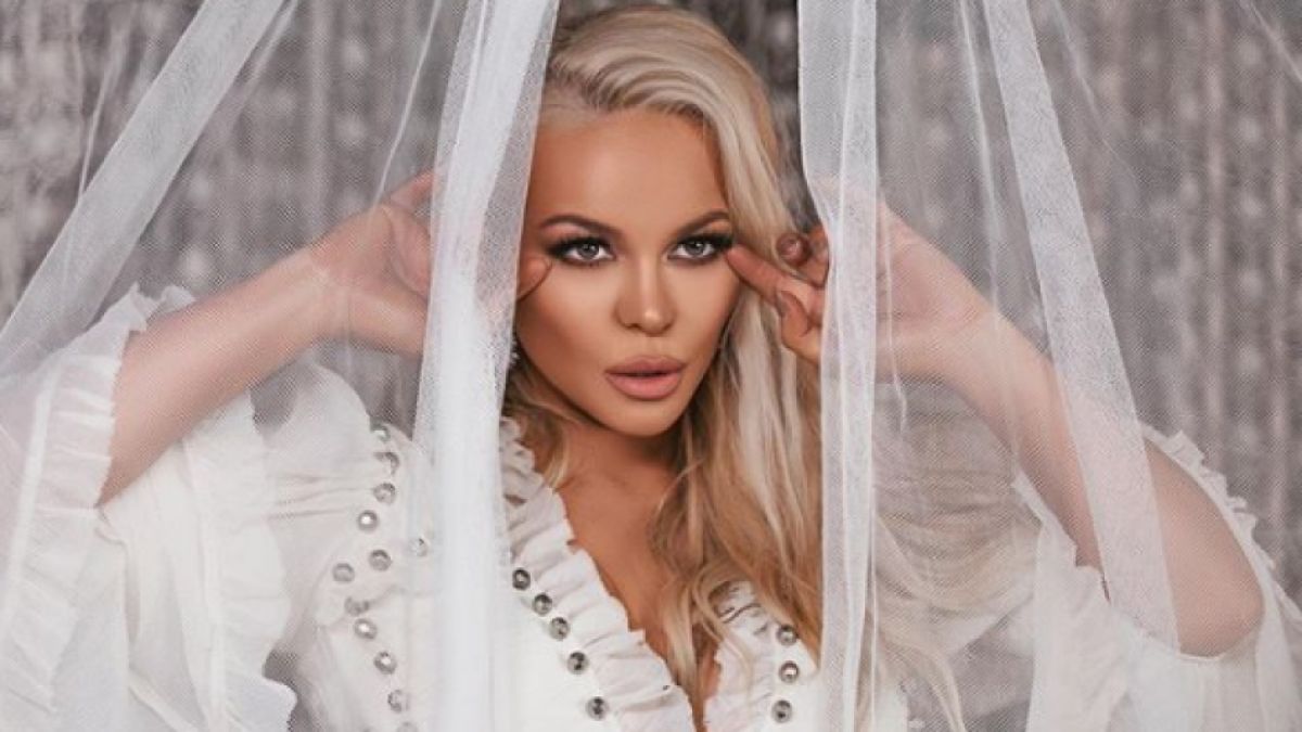 Деси Слава пусна гореща СНИМКА 18+ от плажа и призна, че...