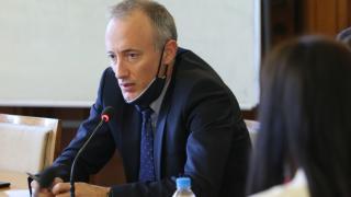 Просветният министър с важни новини за парите за образование