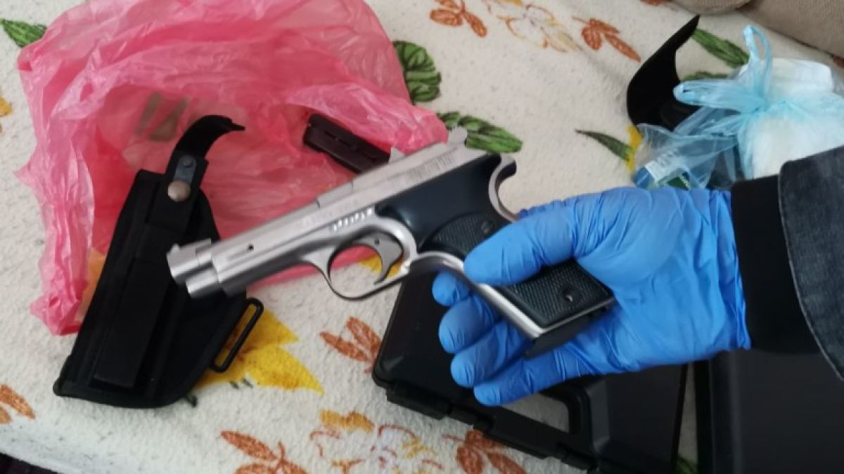 След спецакция от два имота са иззети наркотици и боеприпаси във Велико Търново