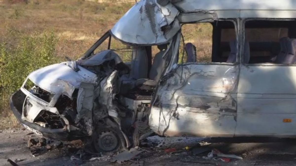 Първи страшни СНИМКИ от касапницата с тир и бус на пътя Видин - Монтана
