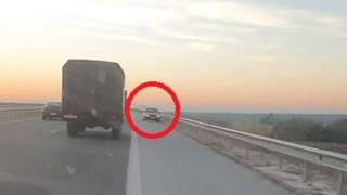 Екшън с шофьор и колона военни машини на АМ "Марица" ВИДЕО