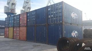 Откриха разложени човешки трупове в контейнер