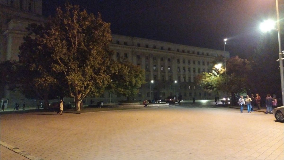 Шепа хора в 108-мия ден на протеста СНИМКИ