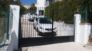 Богаташ прави див секс с жена си, после я души и наръга 11 пъти СНИМКИ 