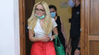 Иванчева пак опита да наглее, но съдът я приземи много бързо 
