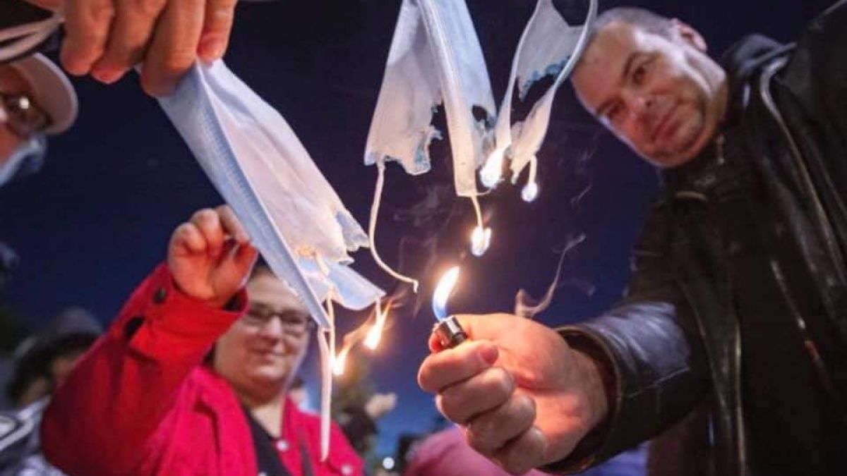 Лекар от ВМА за протестиращите: Това е парад на простотията! Тези хора са пещерняци!