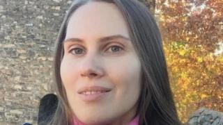 Убиха красива преподавателка, за да ѝ отрежат пръста и отключат смартфон 