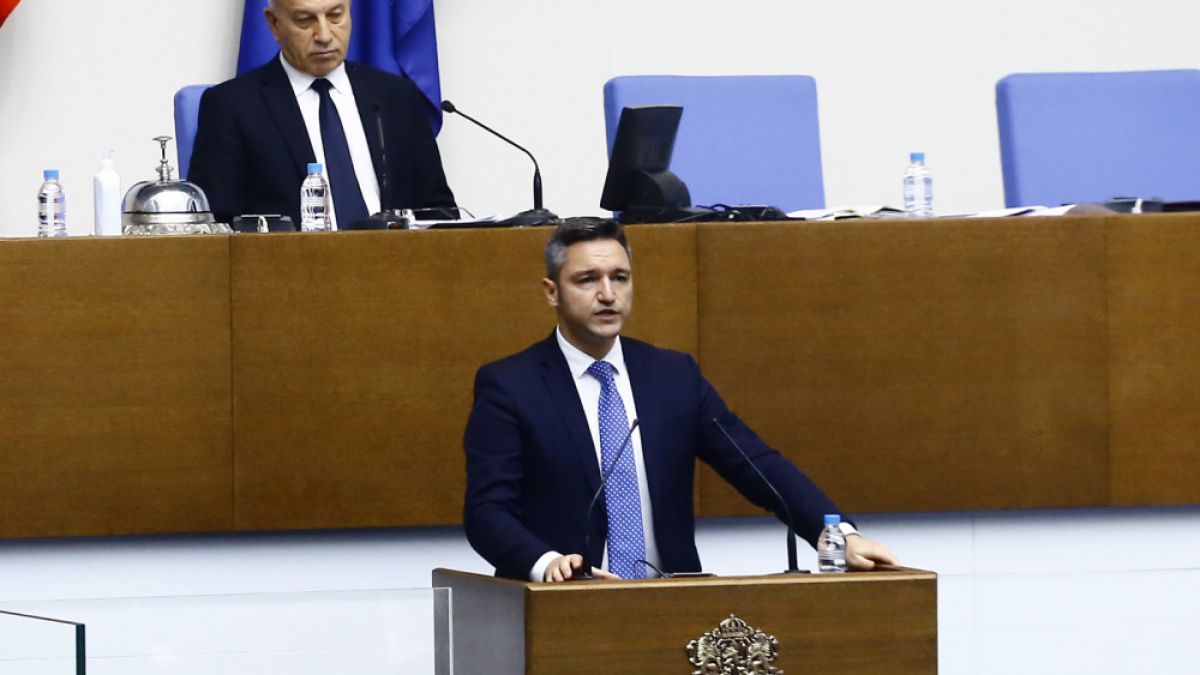 Вигенин изчетка служебния кабинет и обяви края на ГЕРБ