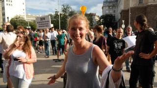 ПР-ката на протестите към ДБ: Има опасност лицето и задниците ви да се слеят