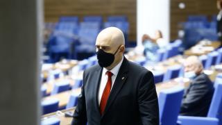 Главният прокурор Гешев потъна в мъка