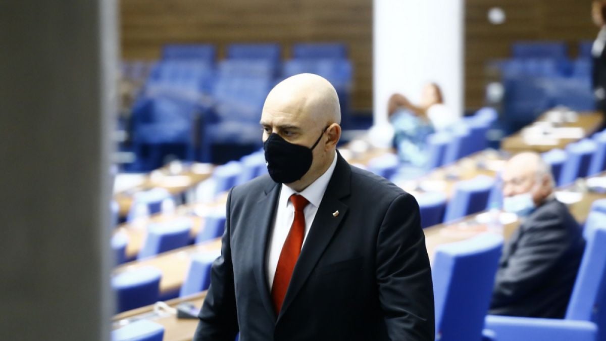 Гешев с искане за отнеме на БГ гражданството на руснак със "златен паспорт"