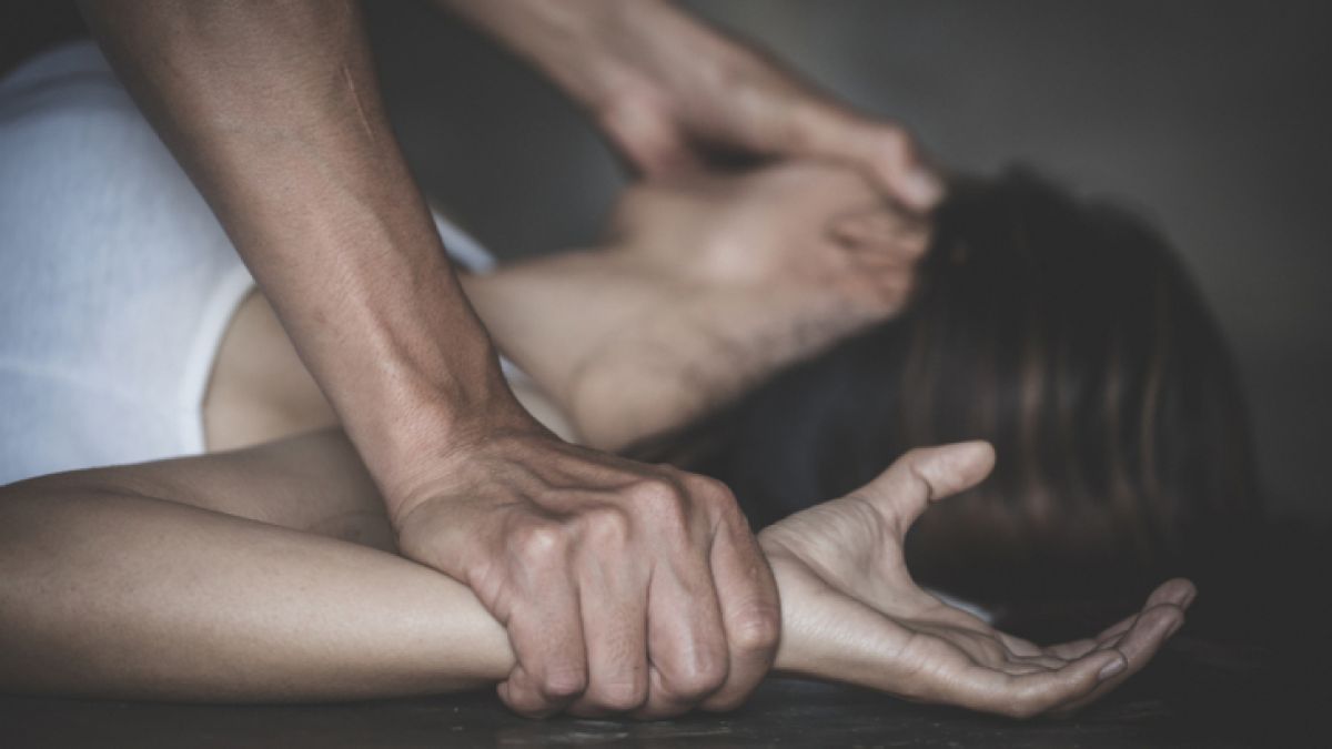 Надрусаният Садик изнасилва 10 часа момиче и го стриже, съдът започва... 