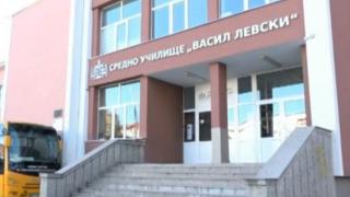 Колеги и приятели на покосената от К-19 учителка от Севлиево с трогателен жест към близките й