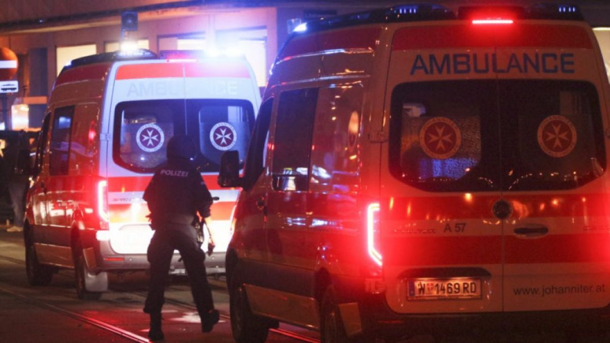 Ужасяващо ВИДЕО 18+ е запечатало как терорист разстрелва минувач във Виена