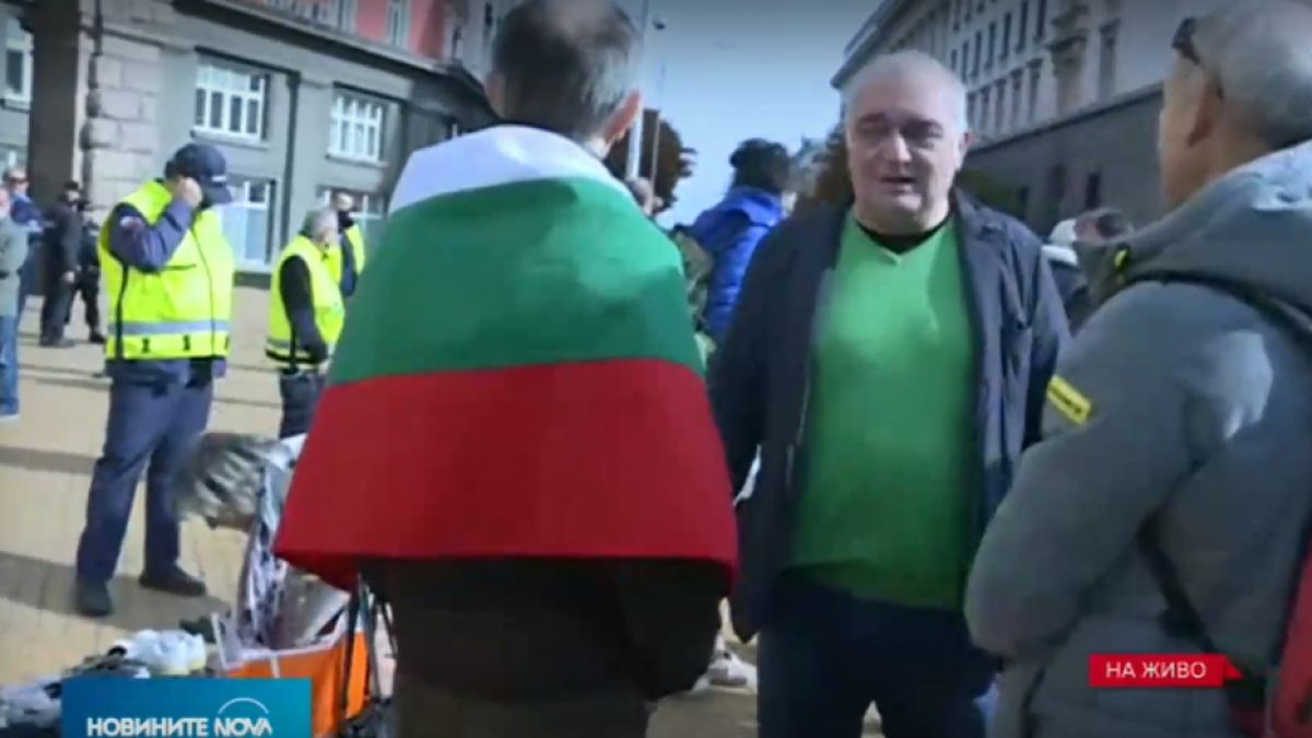 „Отровното трио” без маски налази Министерския съвет ВИДЕО