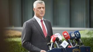Извънредно: Обвиненият за престъпления срещу човечеството Хашим Тачи се е предал на Спецсъда в Хага