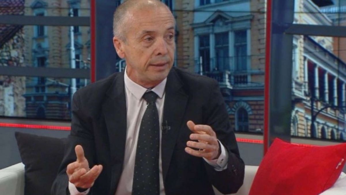 Мангъров посъветвал младеж астматик да не си прави PCR и да изхвърли лекарствата