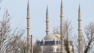 В Атина отвори врати джамия след 14 г. протести