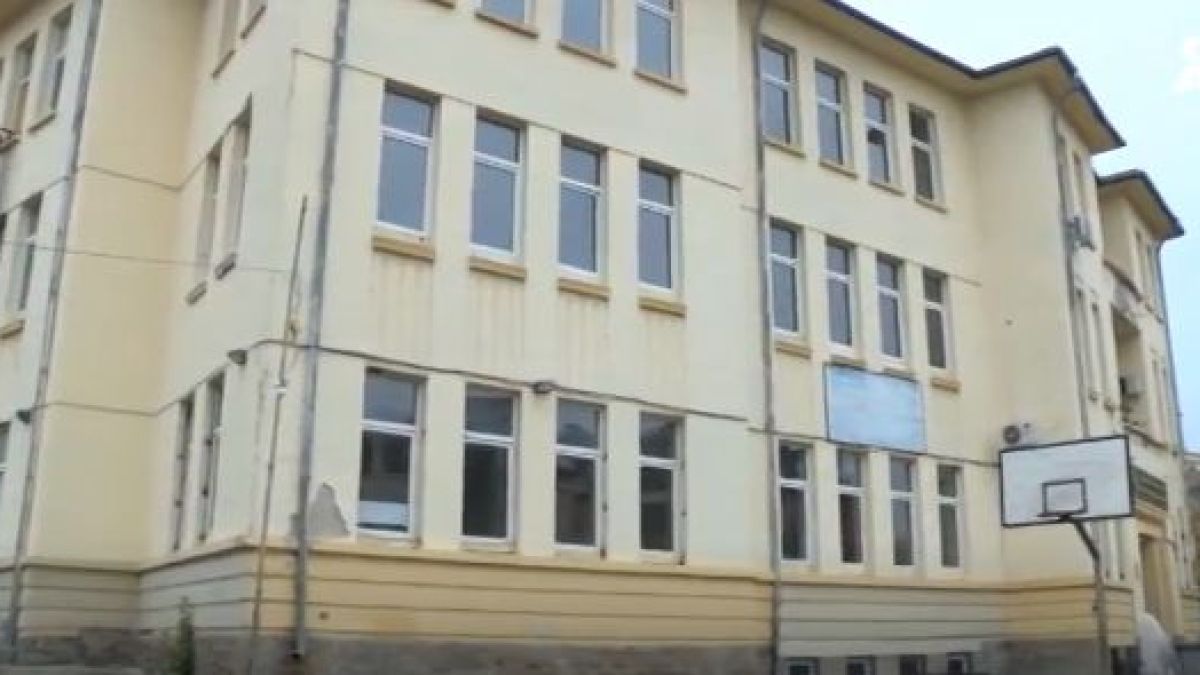 К-19 повали и погуби за дни обичан учител по английски от Търново 