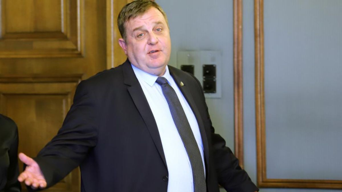 Каракачанов подписва договор за два нови кораба за близо 1 млрд лв.