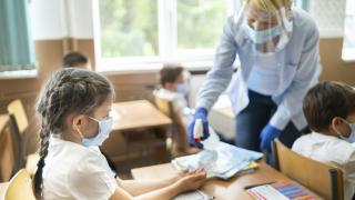 Родители скочиха срещу учителите за дистанционното обучение 