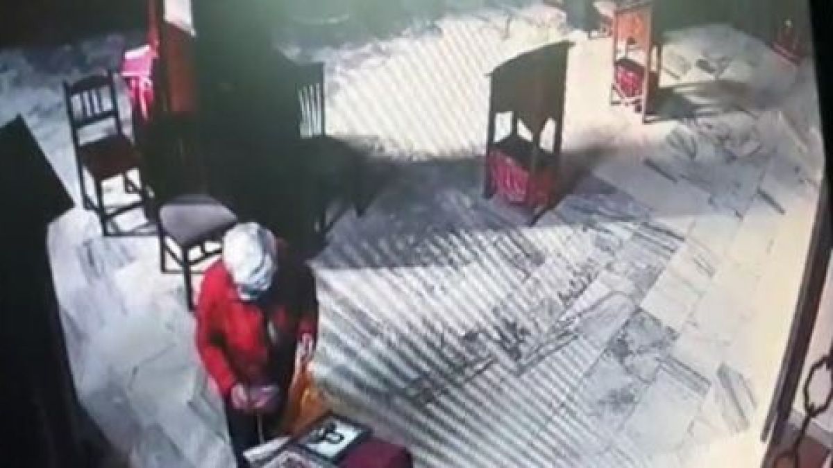 Възрастна жена влезе в столичния храм "Света Троица" и извърши немислимото ВИДЕО