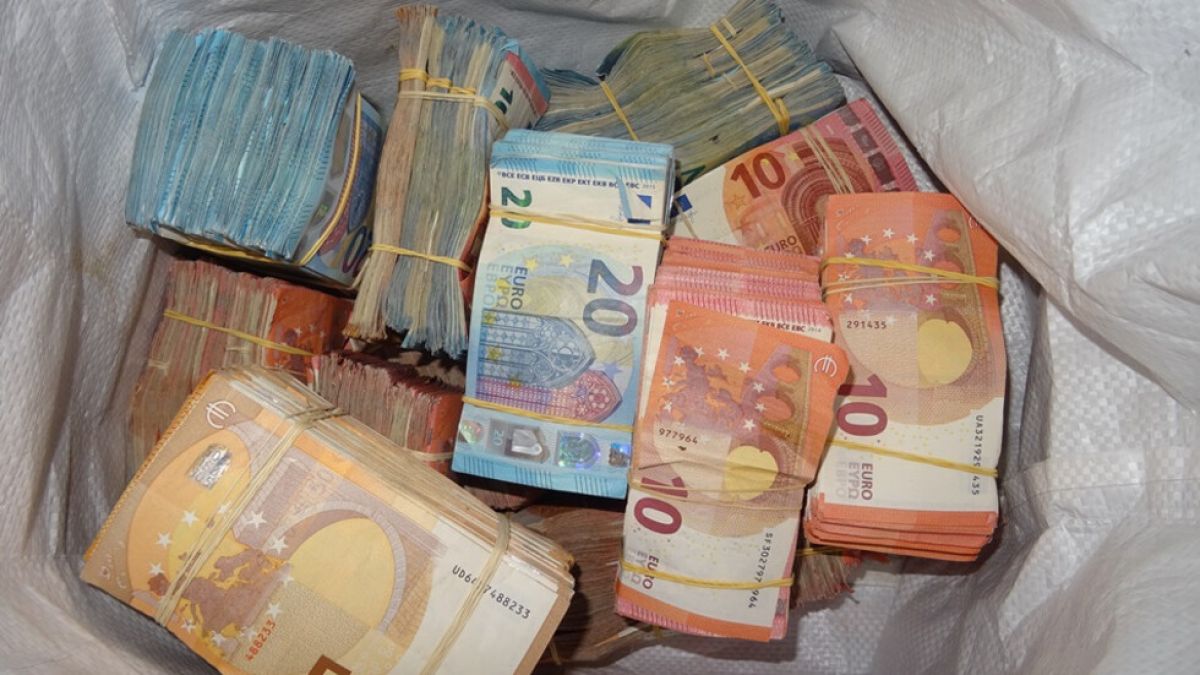 Голям удар на Дунав мост 2: Митничари претърсиха турци и ... СНИМКИ