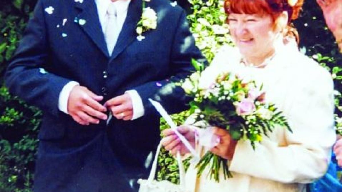 Тя беше на 52 г., а той на 17, когато се ожениха, какво се случва с тях сега СНИМКИ