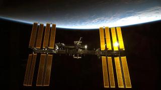 Космическият кораб на SpaceX се скачи с МКС ВИДЕО