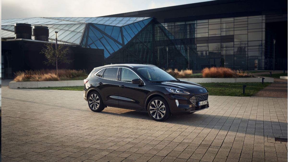 Новият Kuga Hybrid SUV предлага още по-голям избор на клиентите и разгръща електрическата революция на Ford