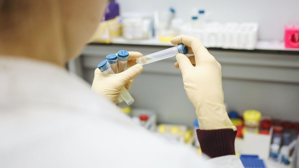 Инфекционист разкри опасна мутация на COVID-19, водеща до смърт