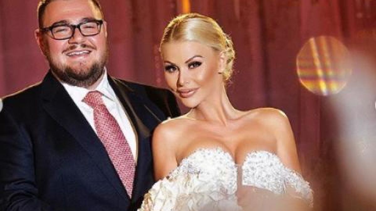 Вижте как Гущеров посрещна Светлана след родилното СНИМКА