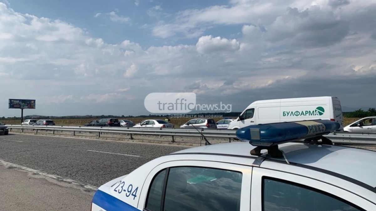 Безумец шпори в насрещното на АМ "Марица" и направи куп поразии 