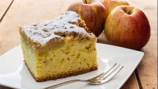Фамозна рецепта на деня: Икономичен кекс с ябълки и орехи