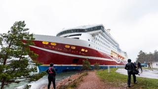Ферибот заседна край архипелаг в Балтийско море