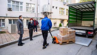 „Практикер“ дари предпазни средства на Община Добрич