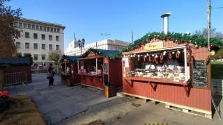 Фоторепортаж в БЛИЦ! Отвори врати Коледния базар в София, но...