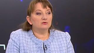 Сачева проверява под лупа БРАИТ, зад който наднича Прокопиев!