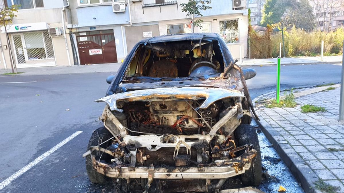 Любовна вендета? Ето какво остана от запаления в Бургас "Мерцедес"