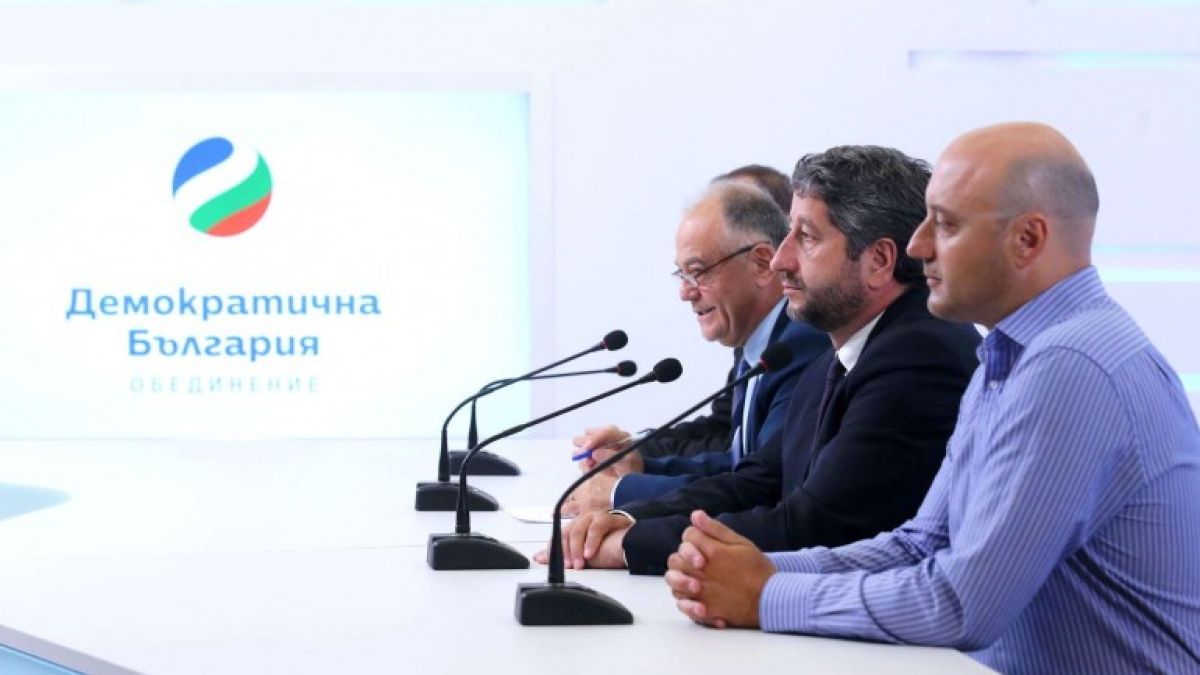 Журналисти коментират заверата на ДБ с "Отровното трио", Слави и Мая